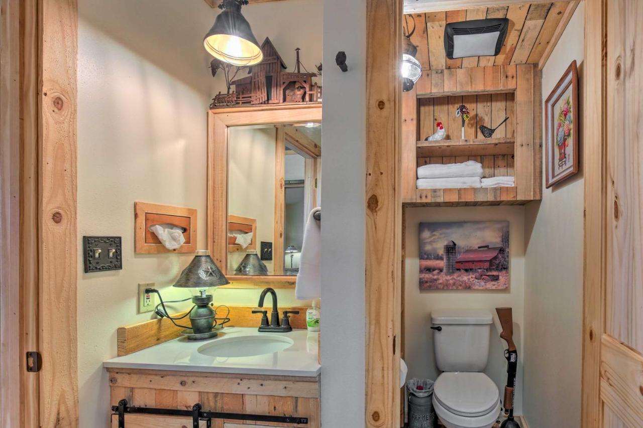 Kerrville Converted Barn Tiny Home With Kayaks! Exterior photo